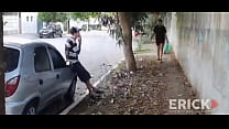 Um desconhecido me ajudou e eu paguei com o cu